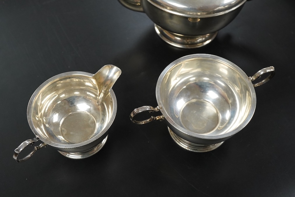A George V silver three piece tea set teapot handle to spout 24cm., weight approx. 19.28ozt